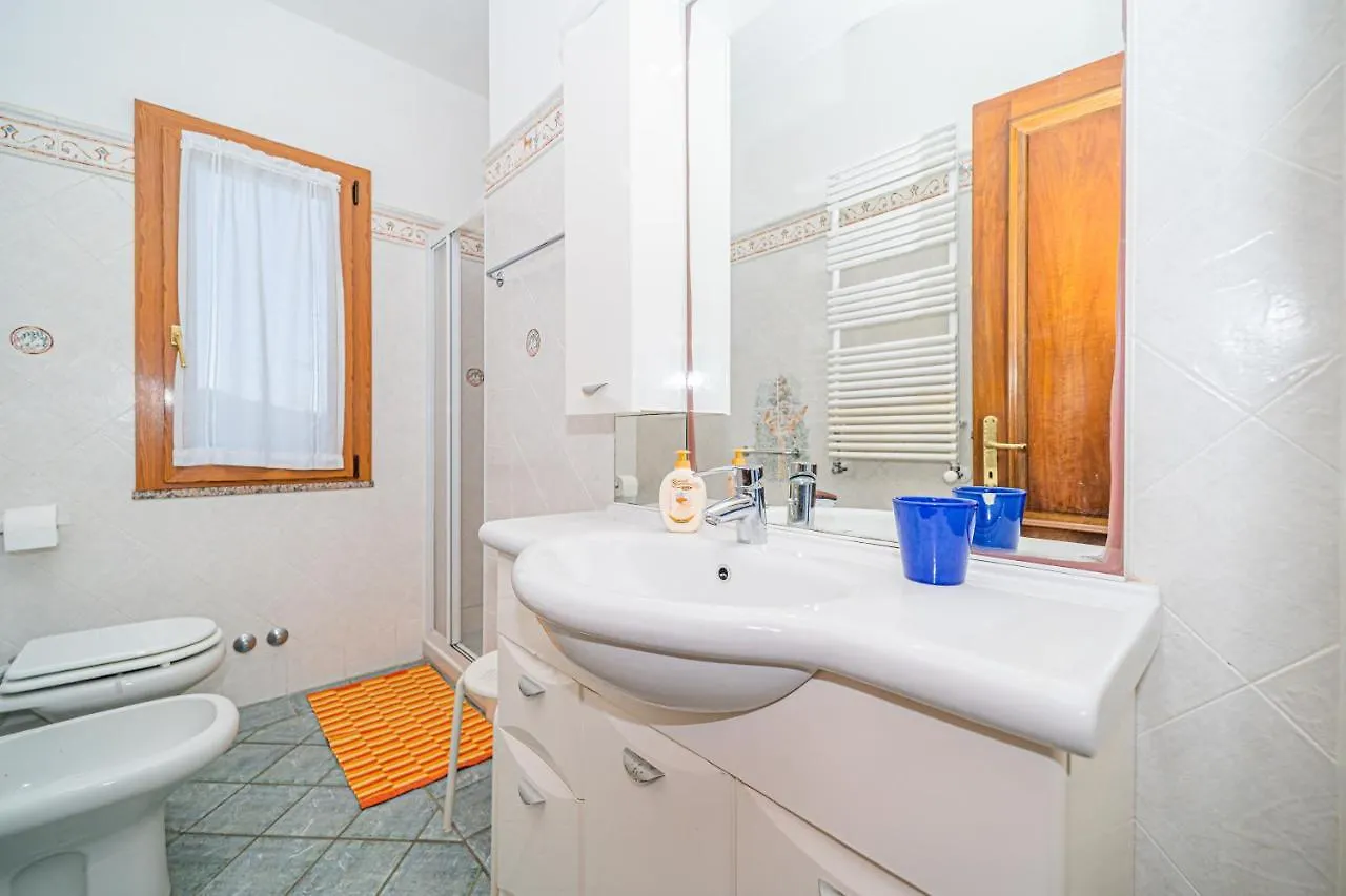 Apartment In Villa 2 To 4 Persons With Large Private Garden Sole Каполивери