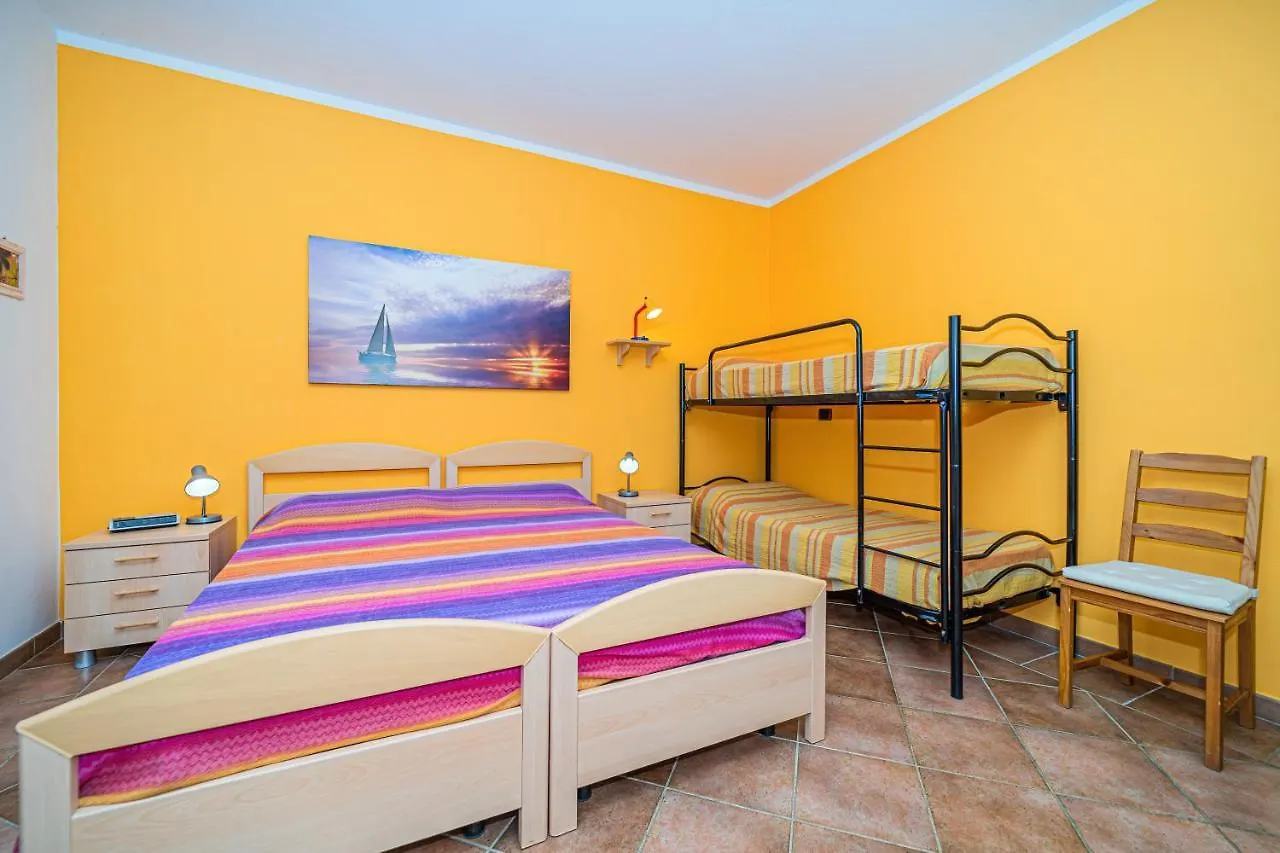Apartment In Villa 2 To 4 Persons With Large Private Garden Sole Каполивери