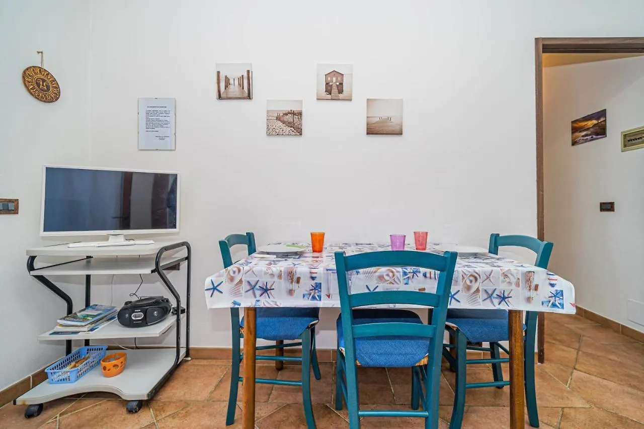Apartment In Villa 2 To 4 Persons With Large Private Garden Sole Каполивери Италия
