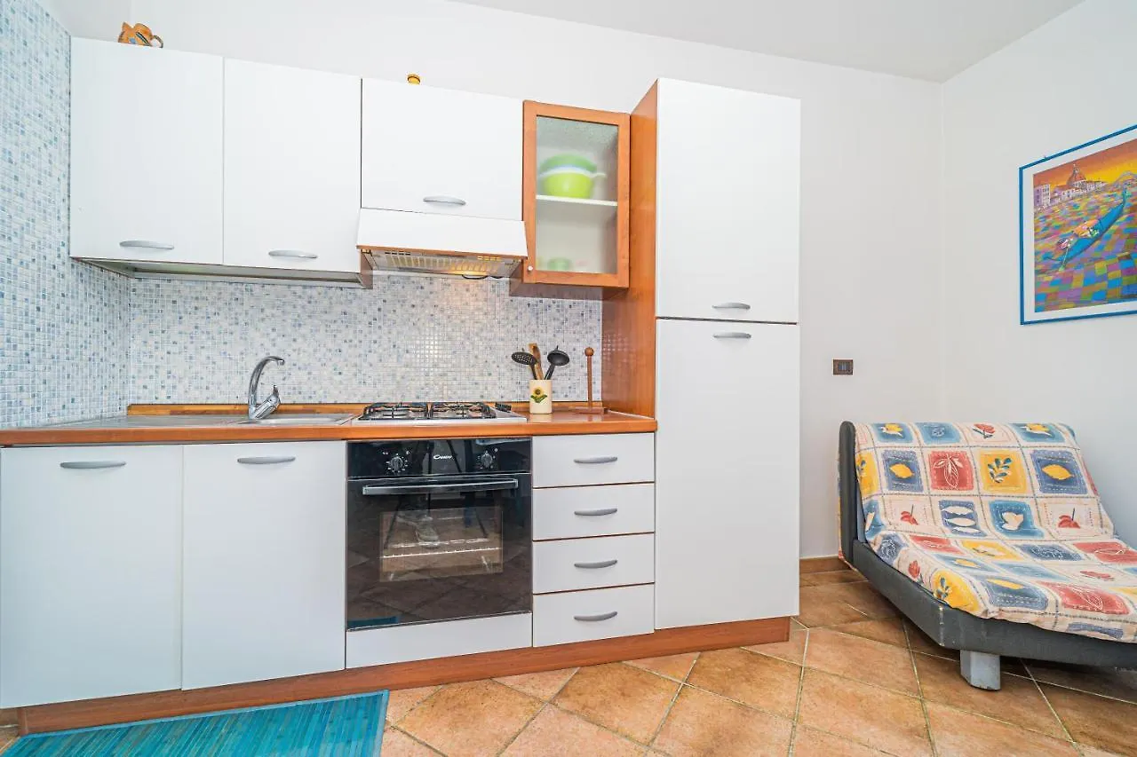 Apartment In Villa 2 To 4 Persons With Large Private Garden Sole Каполивери